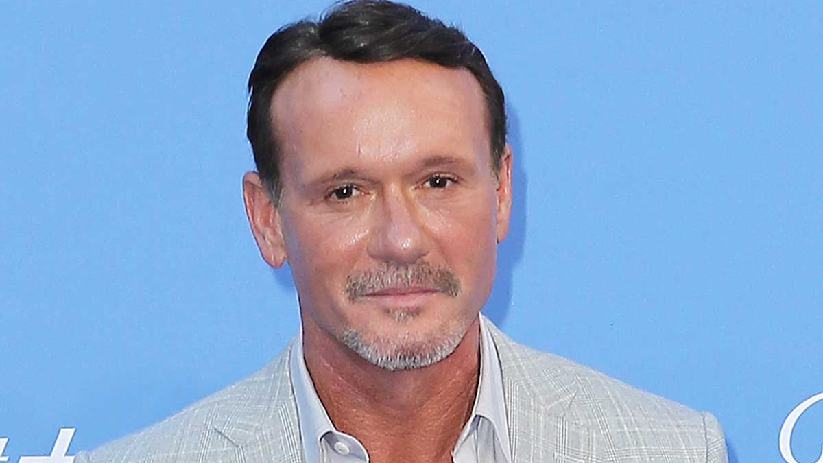 Tim McGraw's extremely rare photo with both brothers sparks emotional  reaction