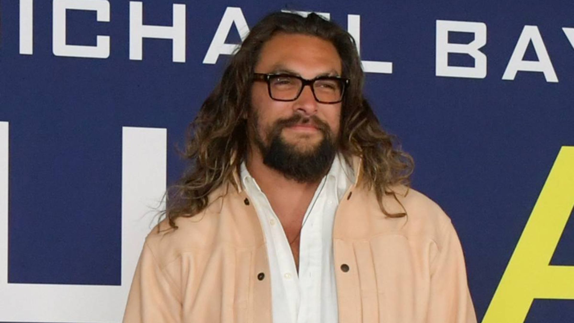 jason momoa eiza gonzalez ambulence premiere