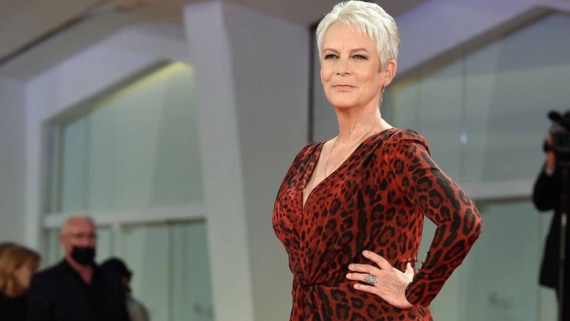 jamie lee curtis physique appearance