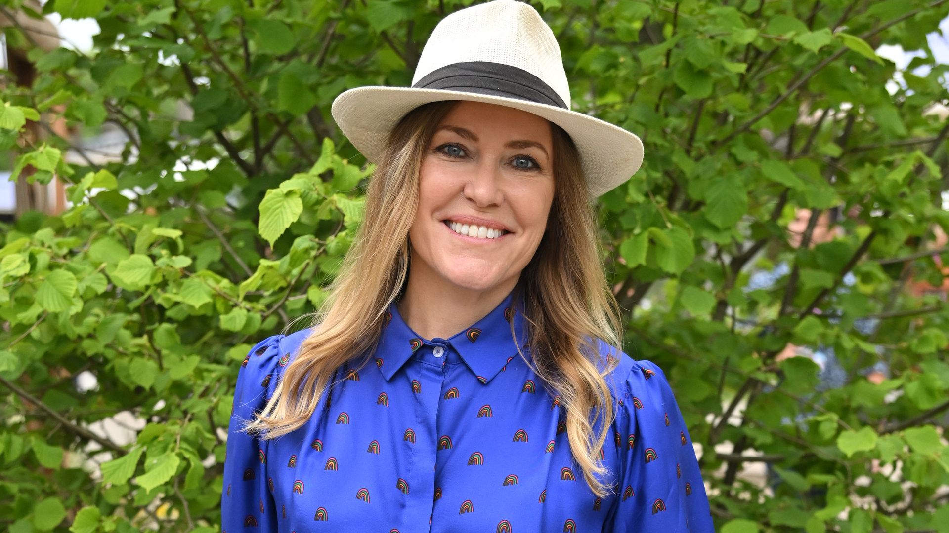Cerys Matthews smiling while attending the Chelsea Flower Show on May 23, 2022 in London
