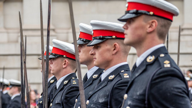 After the coronation the soldiers lead the Royal family back to the Buckingham Palace. 