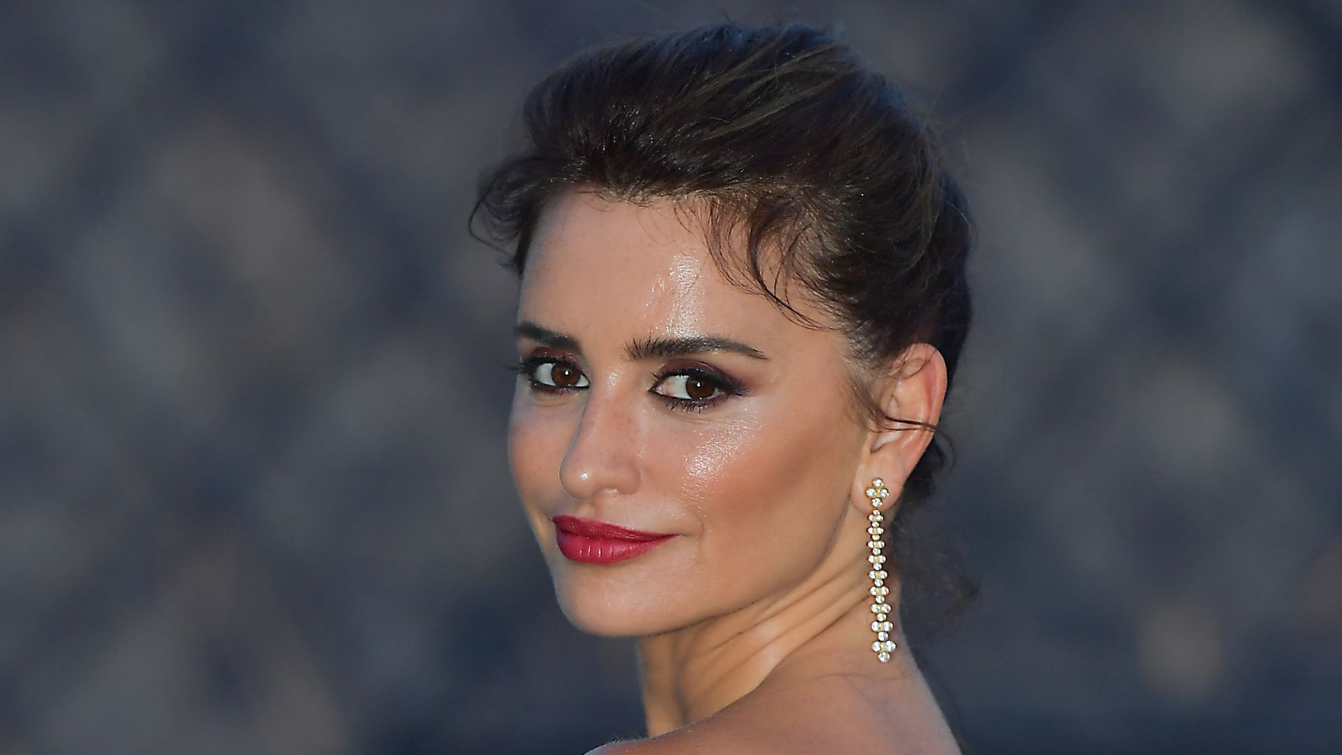 Penélope Cruz attends the Lancome X Louvre photocall as part of Paris Fashion Week  on September 26, 2023 in Paris, France.