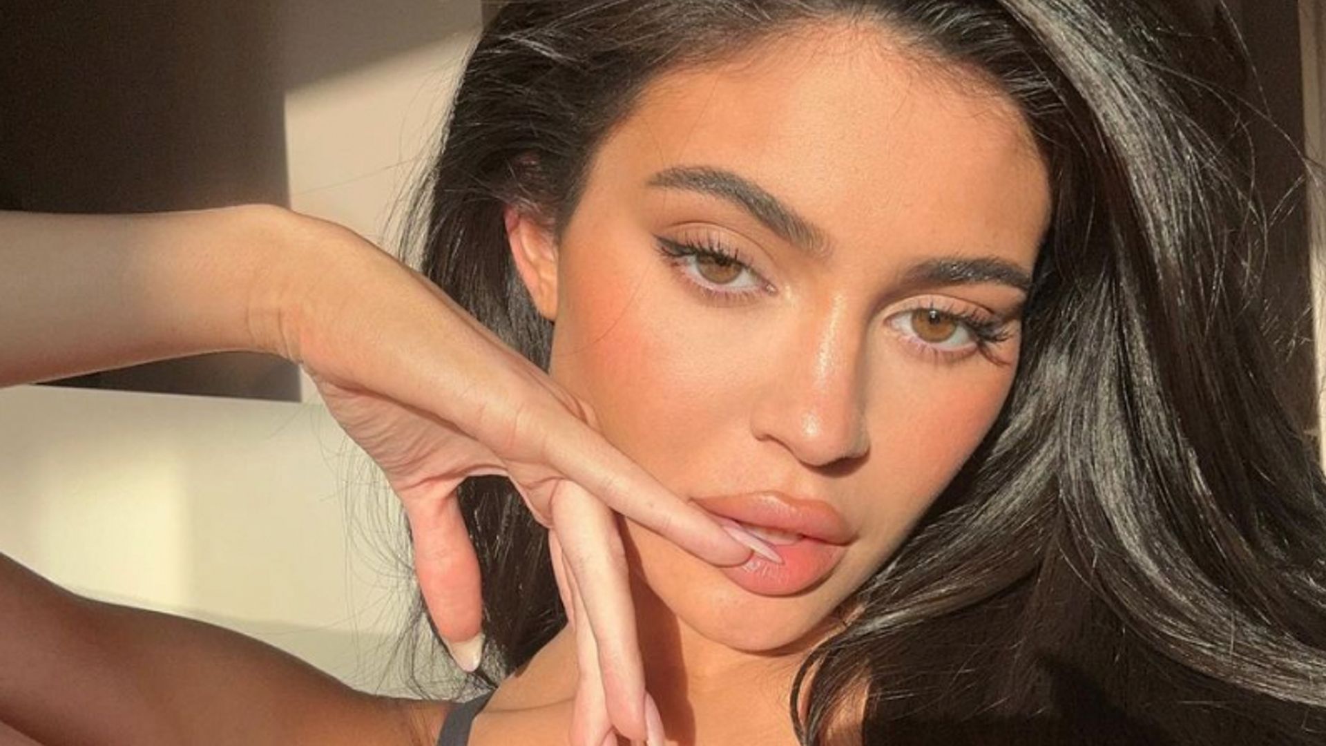 Kylie Jenner News: Latest Makeup, Hair, Outfits & Style Pics