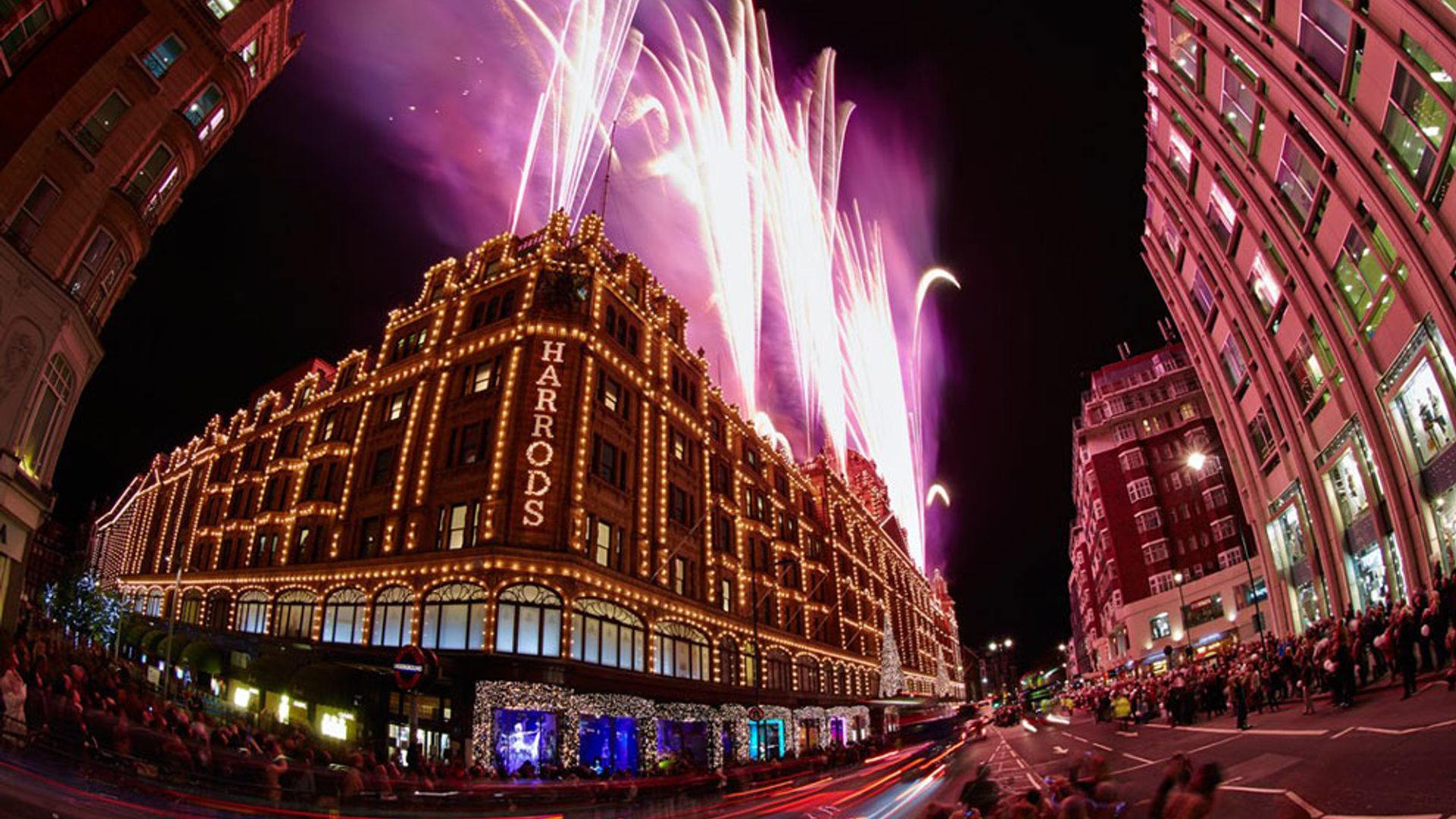 Harrods. Лондонский универмаг Хэрродс. Harrods в Лондоне. Универмаг Харродс Harrods в Лондоне. Универмаг Лондона Харродс в Рождество.