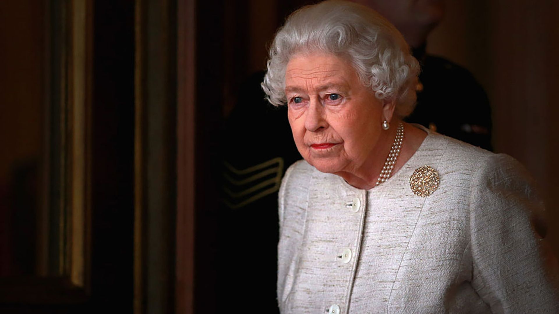 the queen christmas reply 2021