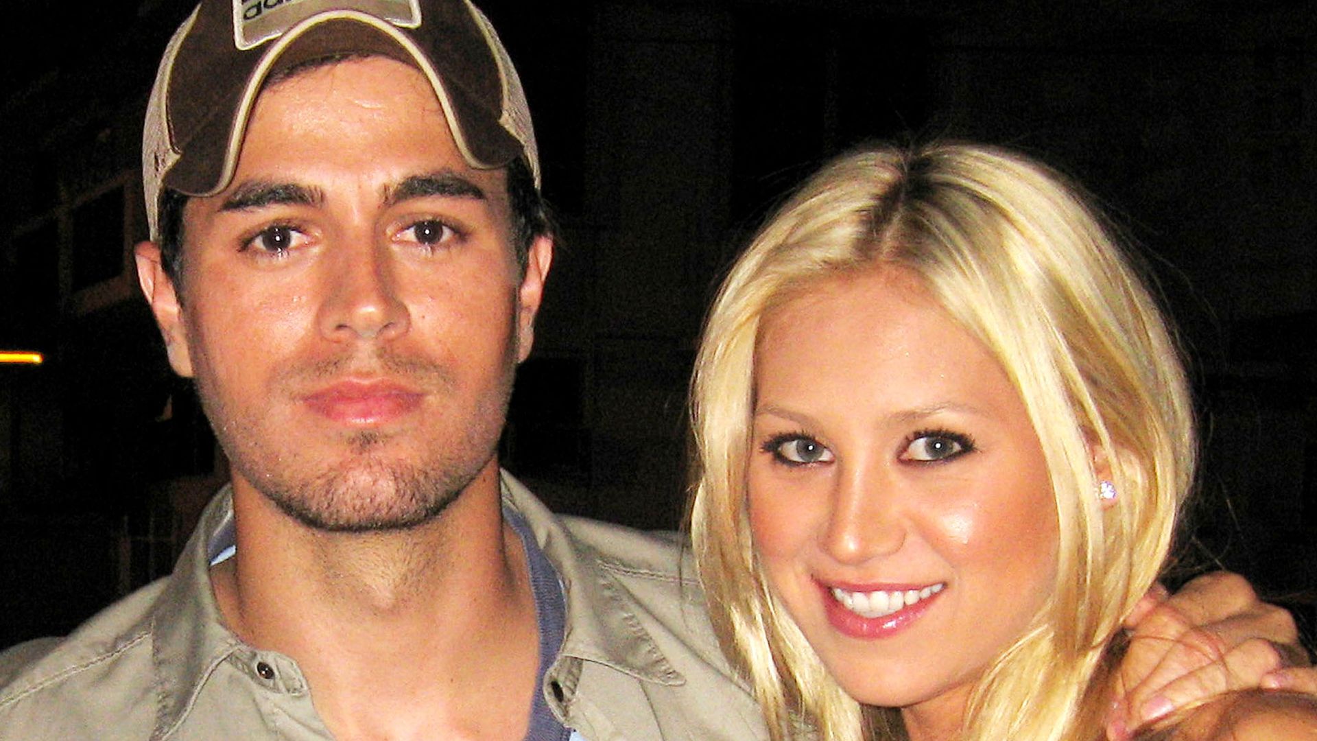 Anna Kournakouva and Enrique Iglesias in 2005