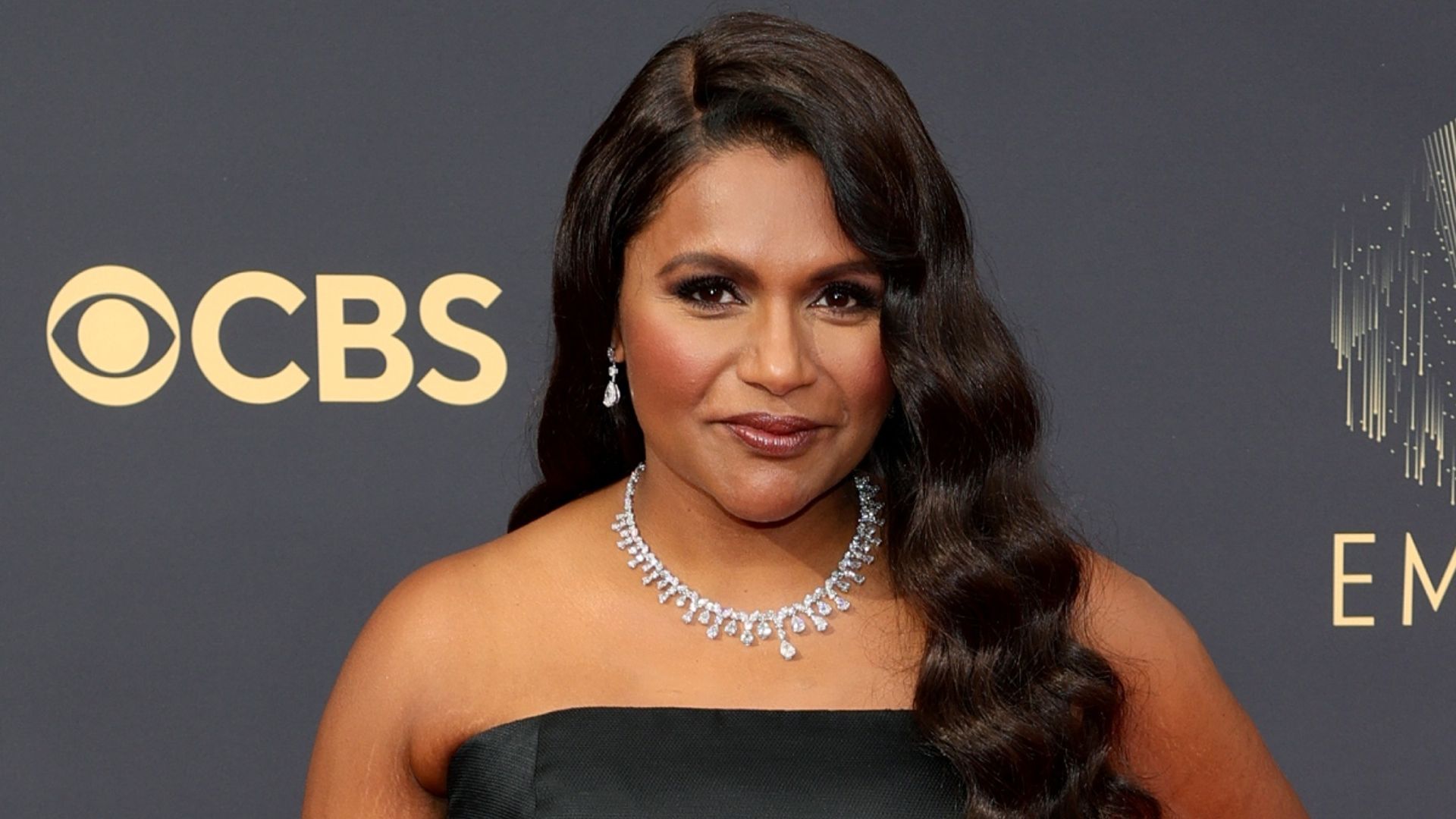 Mindy Kaling's Oscars Look 2020 Is Pure Sunshine – StyleCaster