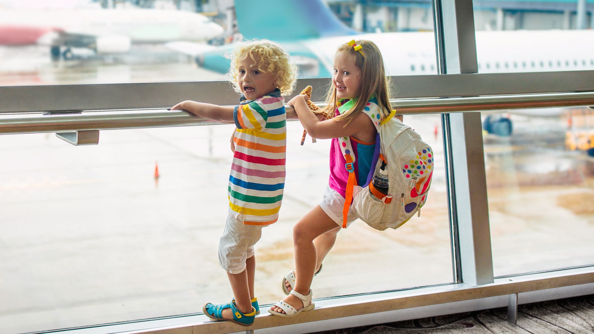 Kids' screen-free plane activities