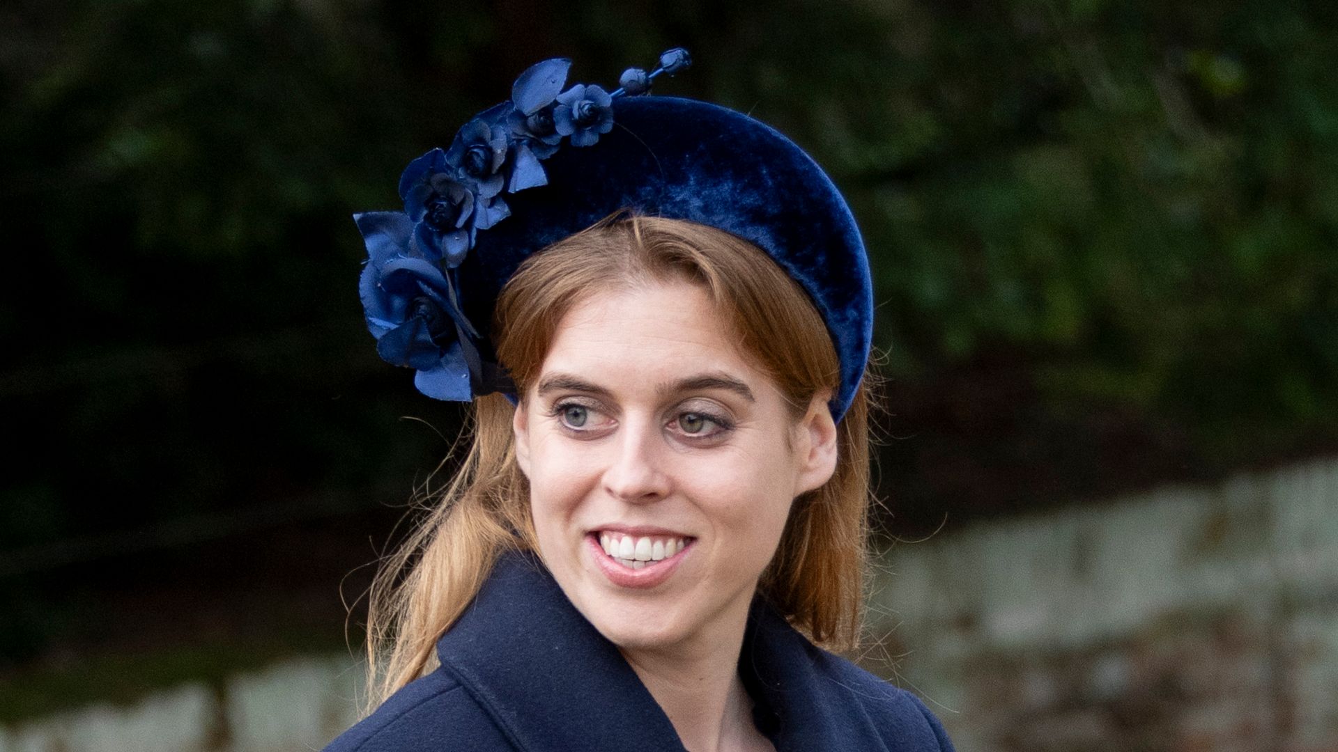 Princess Beatrice wore a stunning padded headband in navy blue