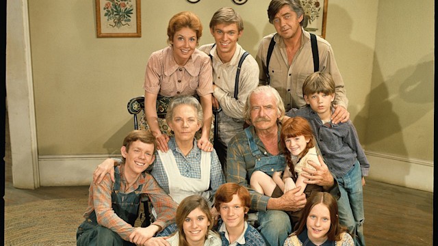 The cast of the hit television series 'The Waltons' poses for a promotional photo, 1972. L-R: (back row) Michael Learned, Richard Thomas and Ralph Waite; (center row) Jon Walmsley, Ellen Corby, Will Geer, Kami Cotler and David W. Harper; (bottom row) Judy Norton Taylor, Eric Scott and Elizabeth McDonough