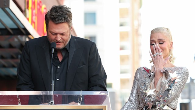 blake shelton speaking at hollywood walj of fame ceremony gwen stefani crying