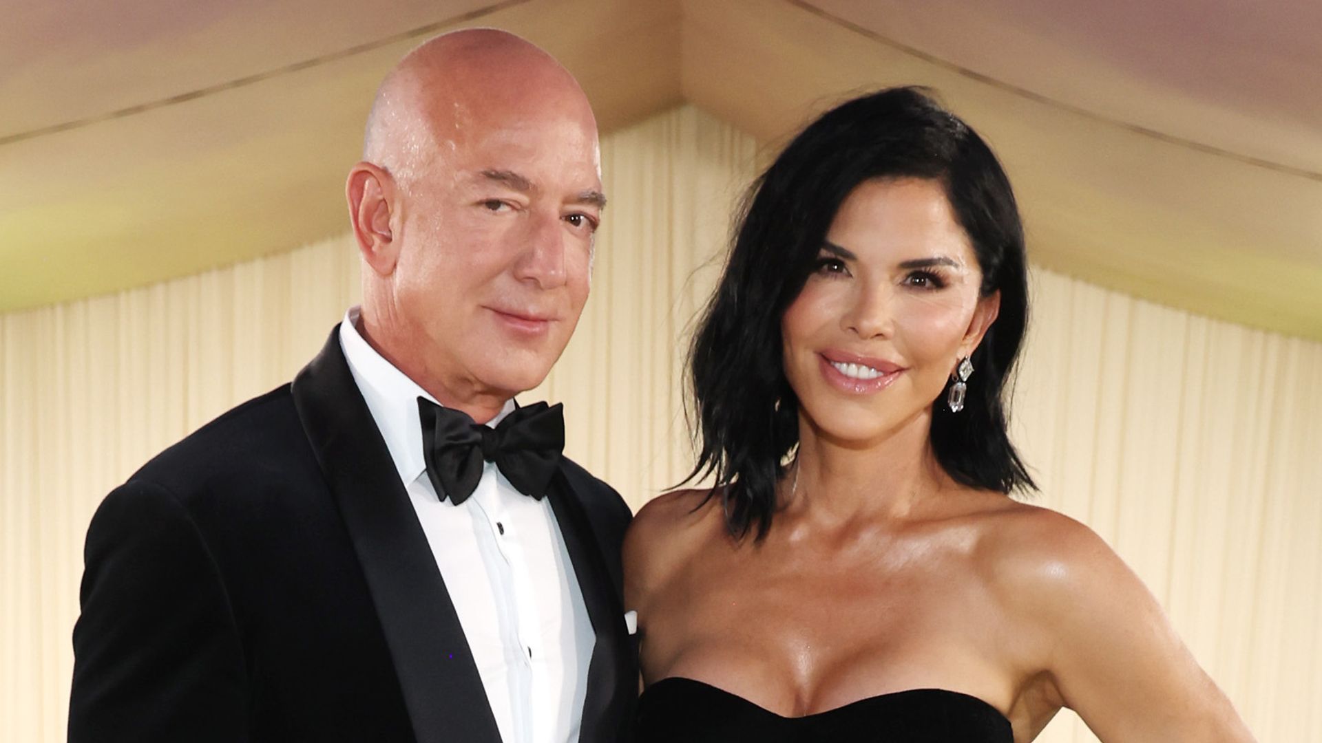 Jeff Bezos and Lauren Sanchez smiling red arpet