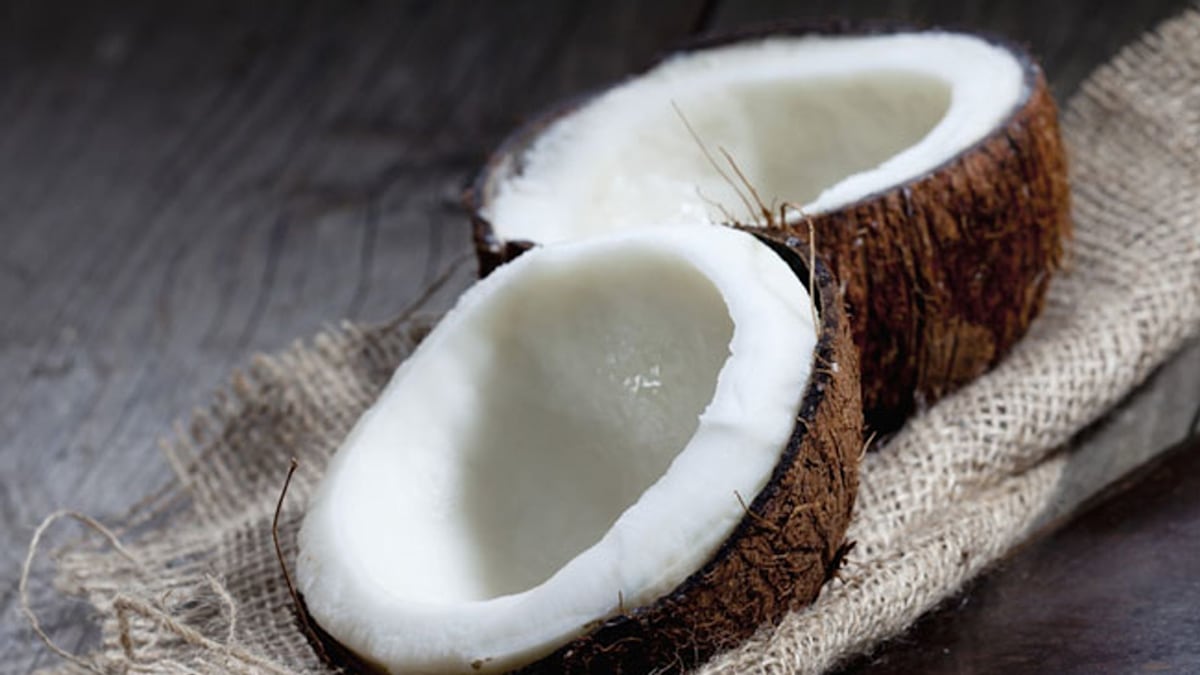 Coconut oil benefits, plus 5 dessert recipes | HELLO!