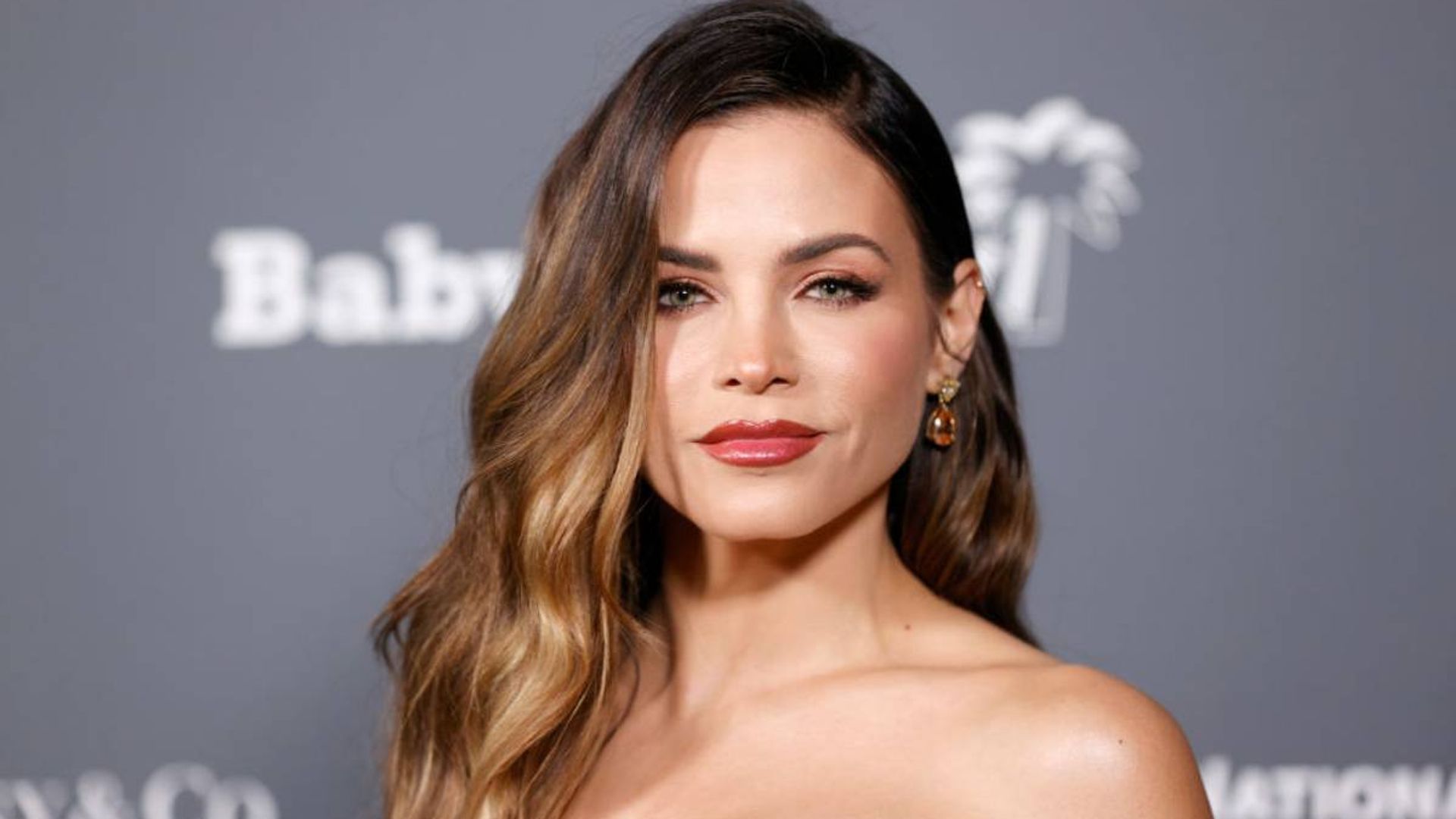 The Rookie's Jenna Dewan sizzles in stunning plunging swimsuit and(01)