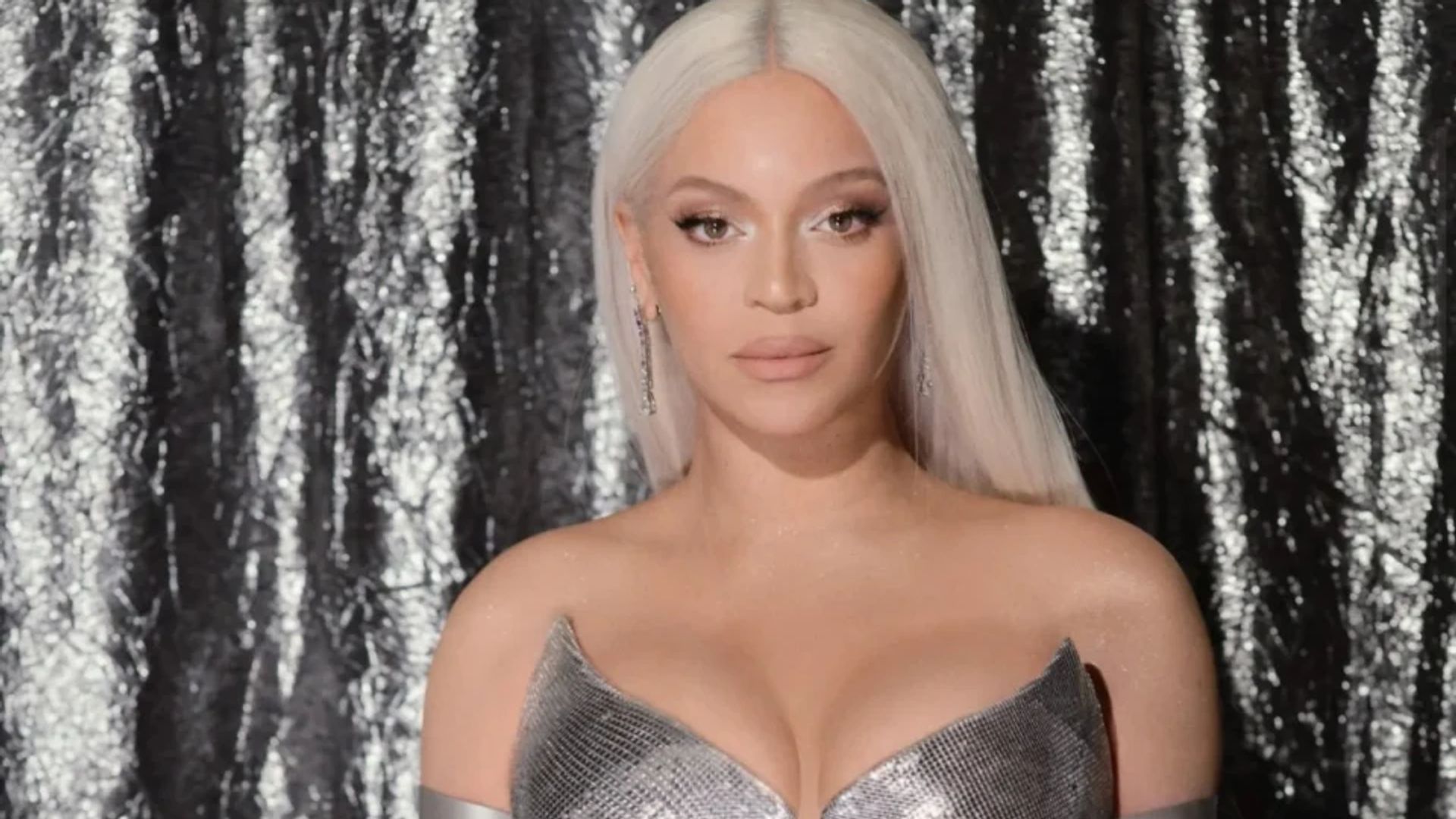 Beyonce's latest appearance in silver gown leaves fans saying the same thing