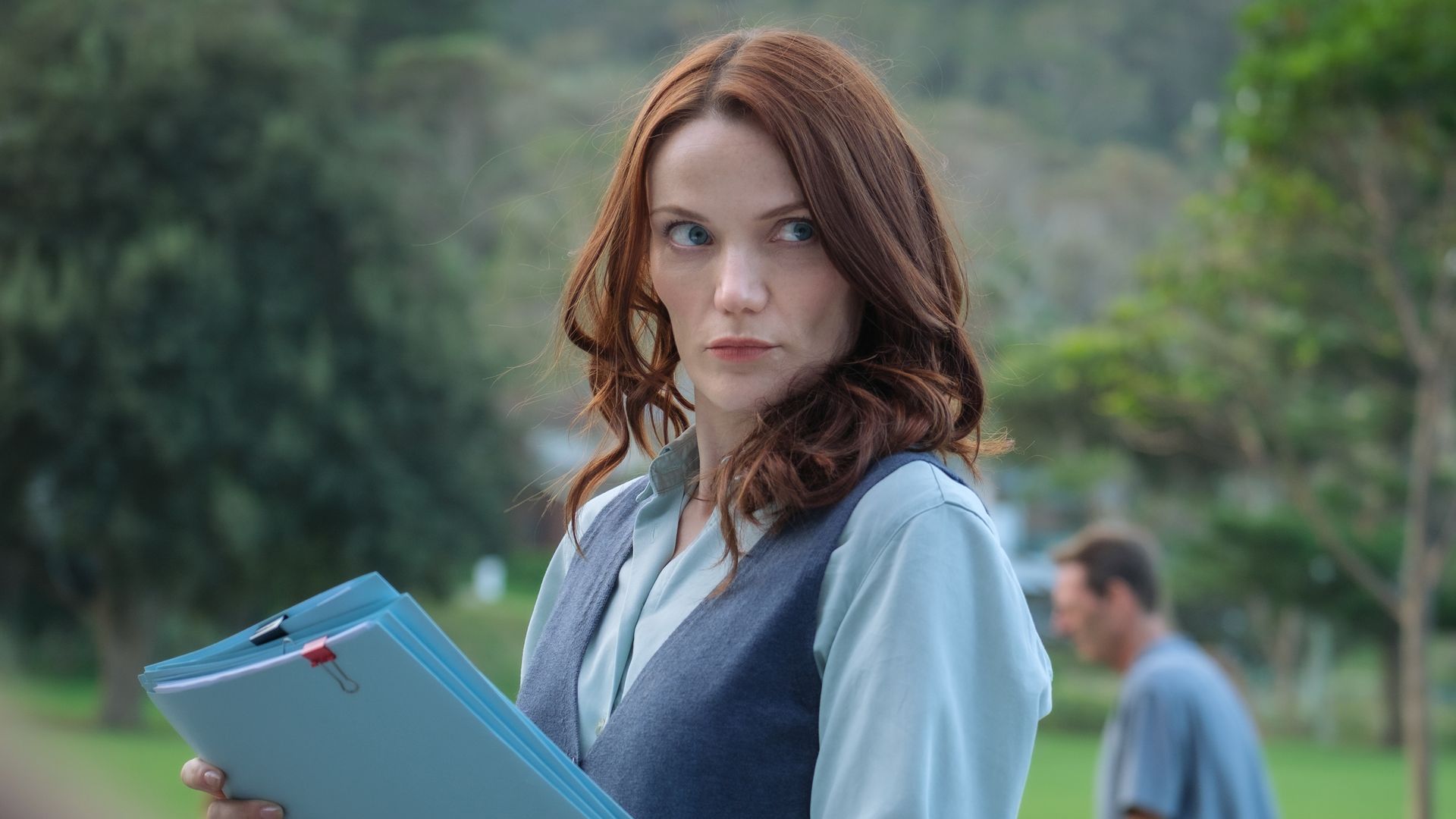 Anna Samson plays Detective Sergeant Mackenzie Clarke in Return to Paradise