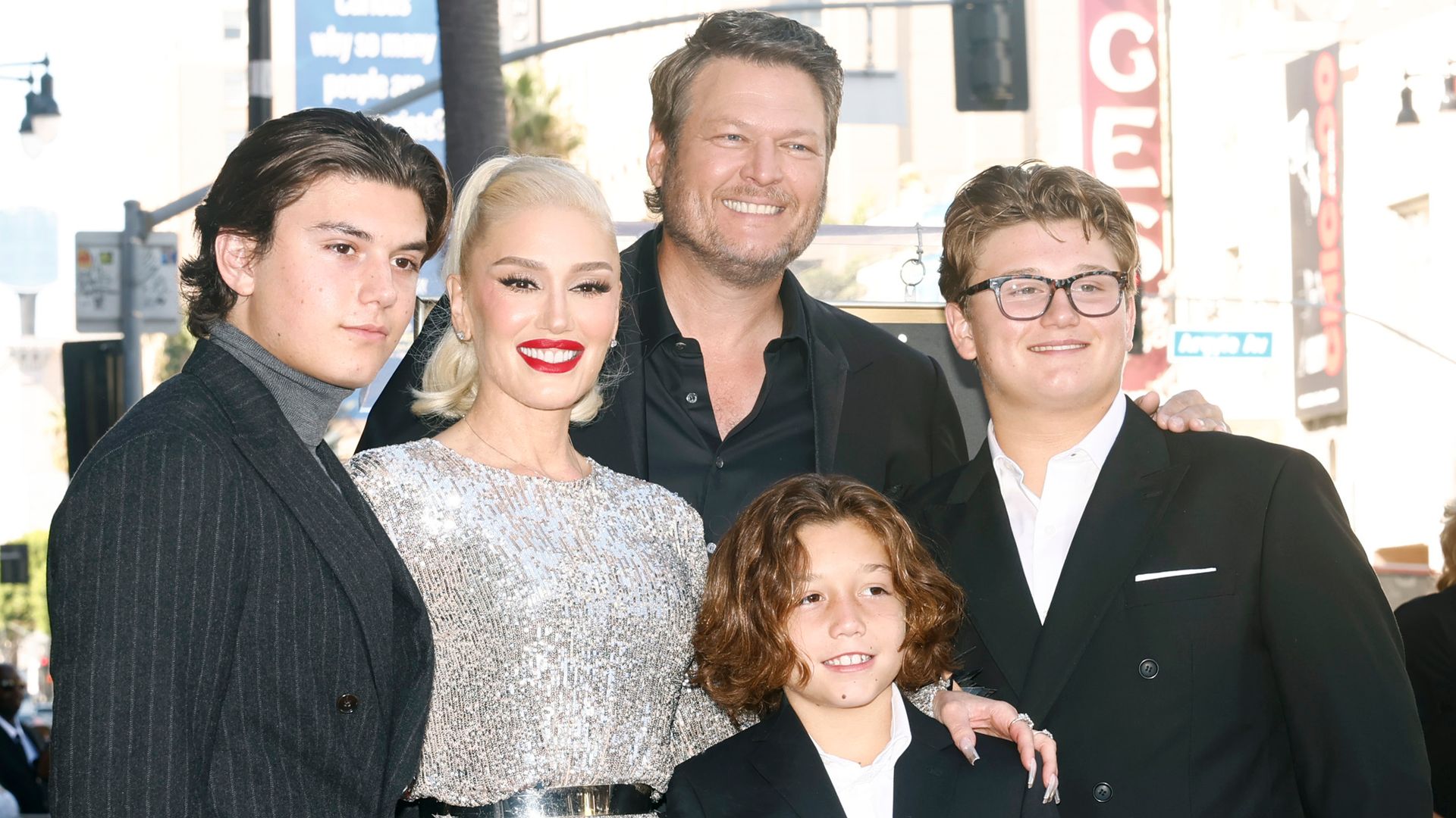 Gwen Stefani and Blake Shelton with Kingston, Apollo and Zuma