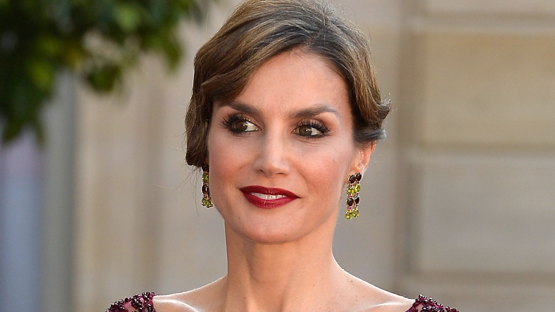 Queen Letizia of Spain in a red dress at the State Dinner offered by French President in 2015
