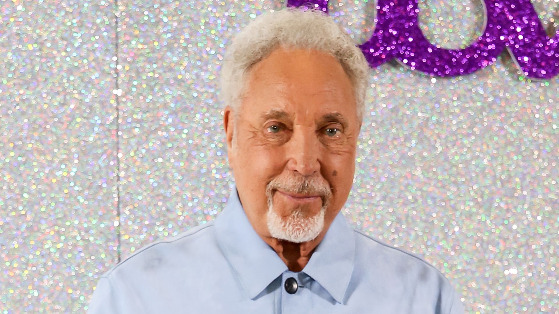 Tom Jones' unexpected pre-surgery health hack had him hanging like a bat