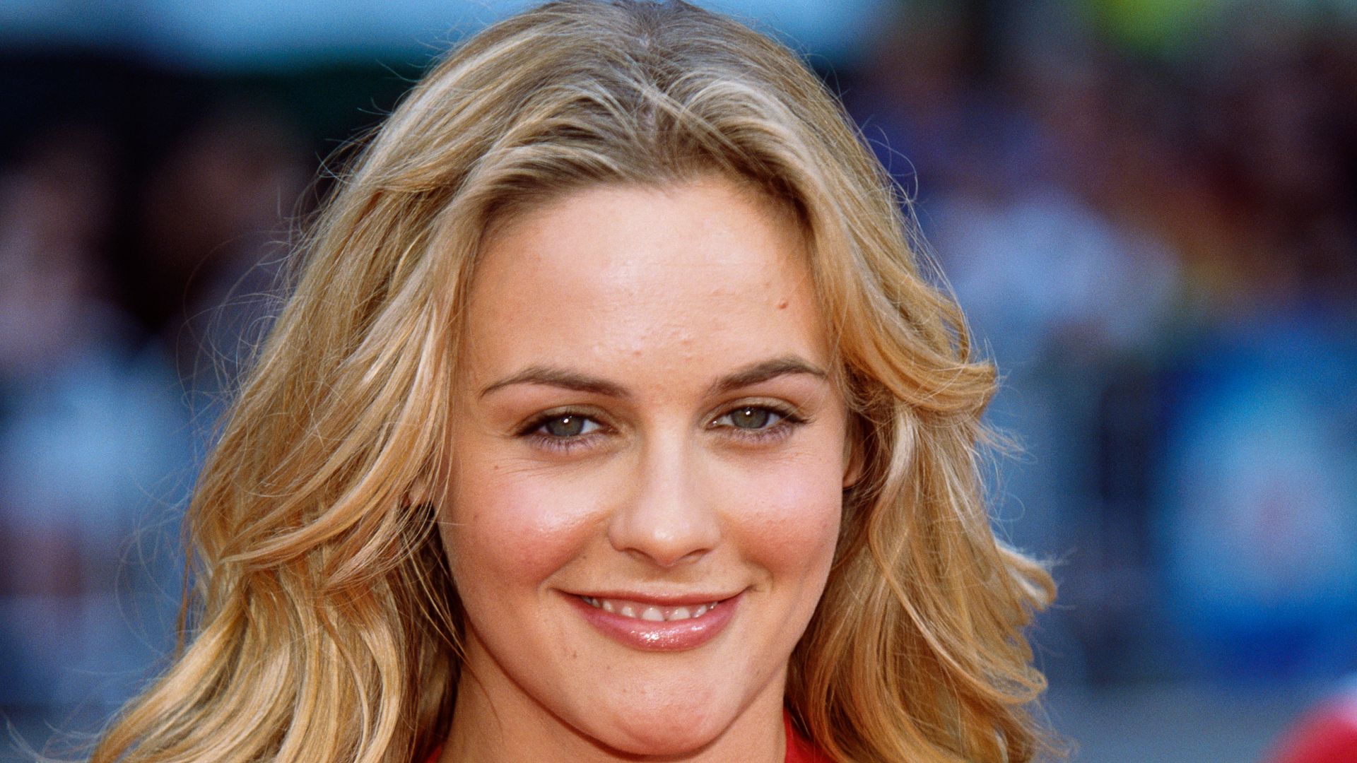 alicia silverstone red shirt