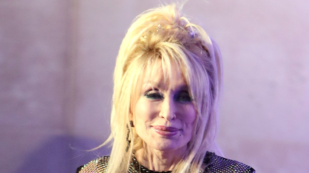 Dolly Parton's heartbreaking message about husband Carl Dean at first public appearance since his death