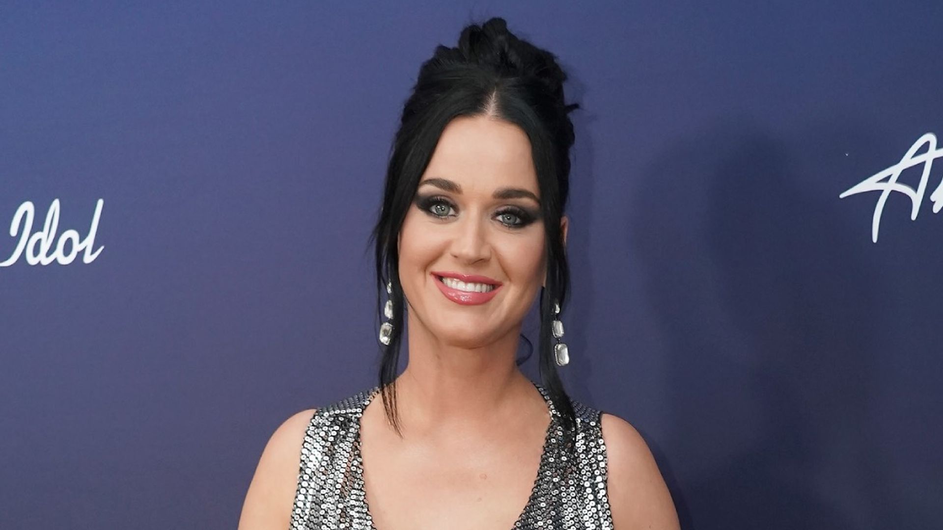 Katy Perry dazzles fans with figure-hugging sequin gown amid surprising ...