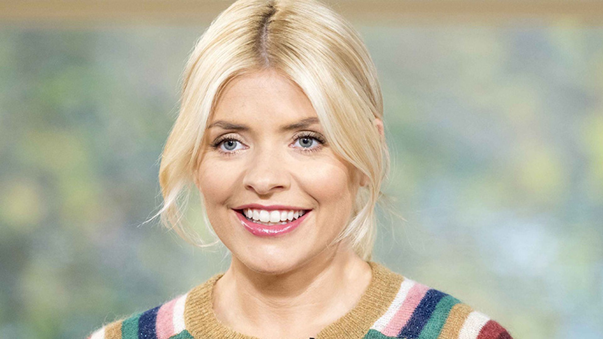 holly willoughby wears leather skirt