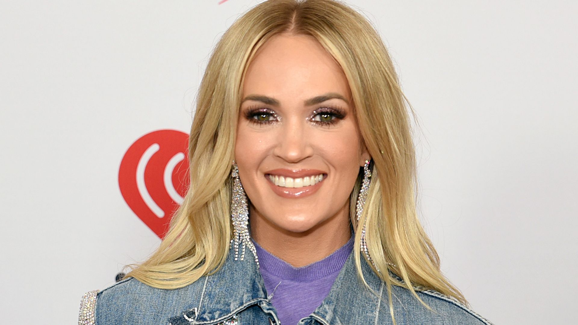 Carrie Underwood Uses This Game changing 16 Face Cream For Flawless 