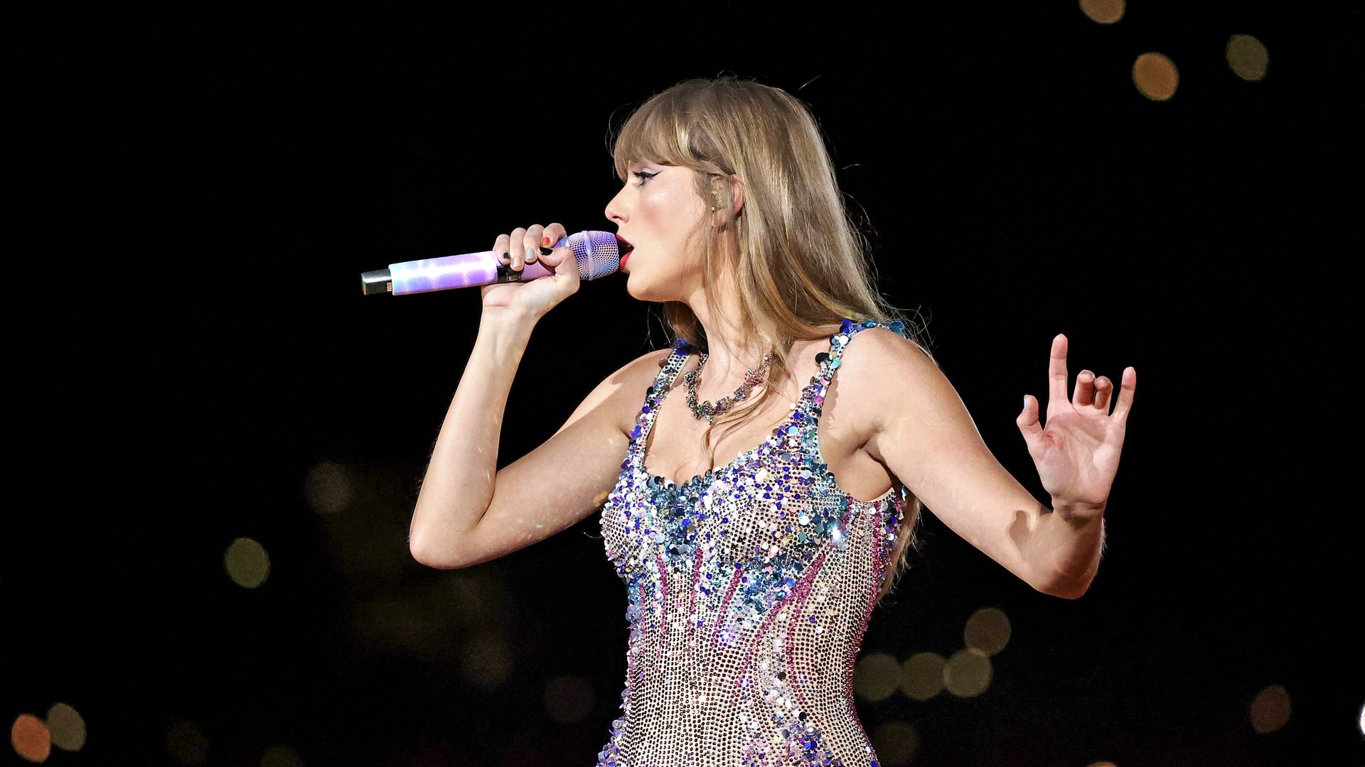 Taylor Swift reveals how she lost a 'chunk' from her hand while ...