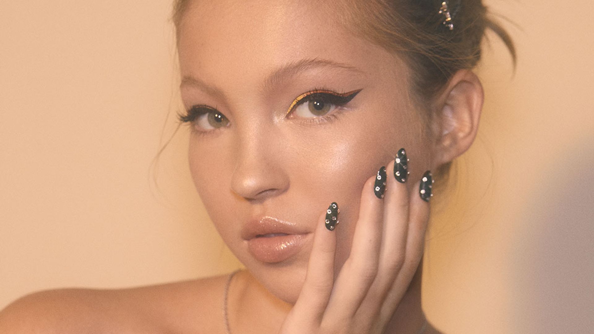 Kate Moss's 17yearold daughter Lila Moss looks so grown up in this