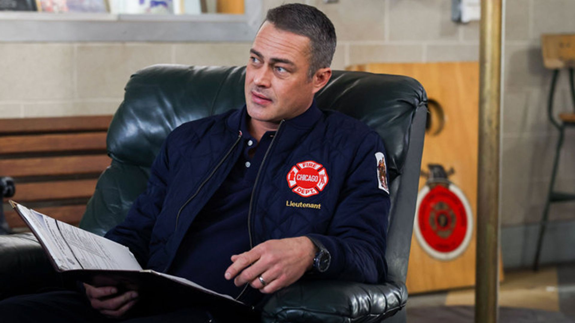 taylor kinney in chicago fire