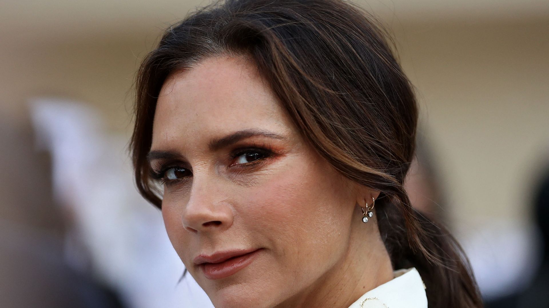 Victoria Beckham flaunts toned abs mid-workout despite injury - 'Can't ...