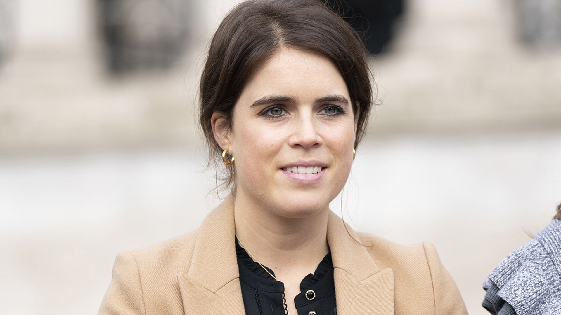 Pregnant Princess Eugenie wows in mini dress and quirky sleeveless ...