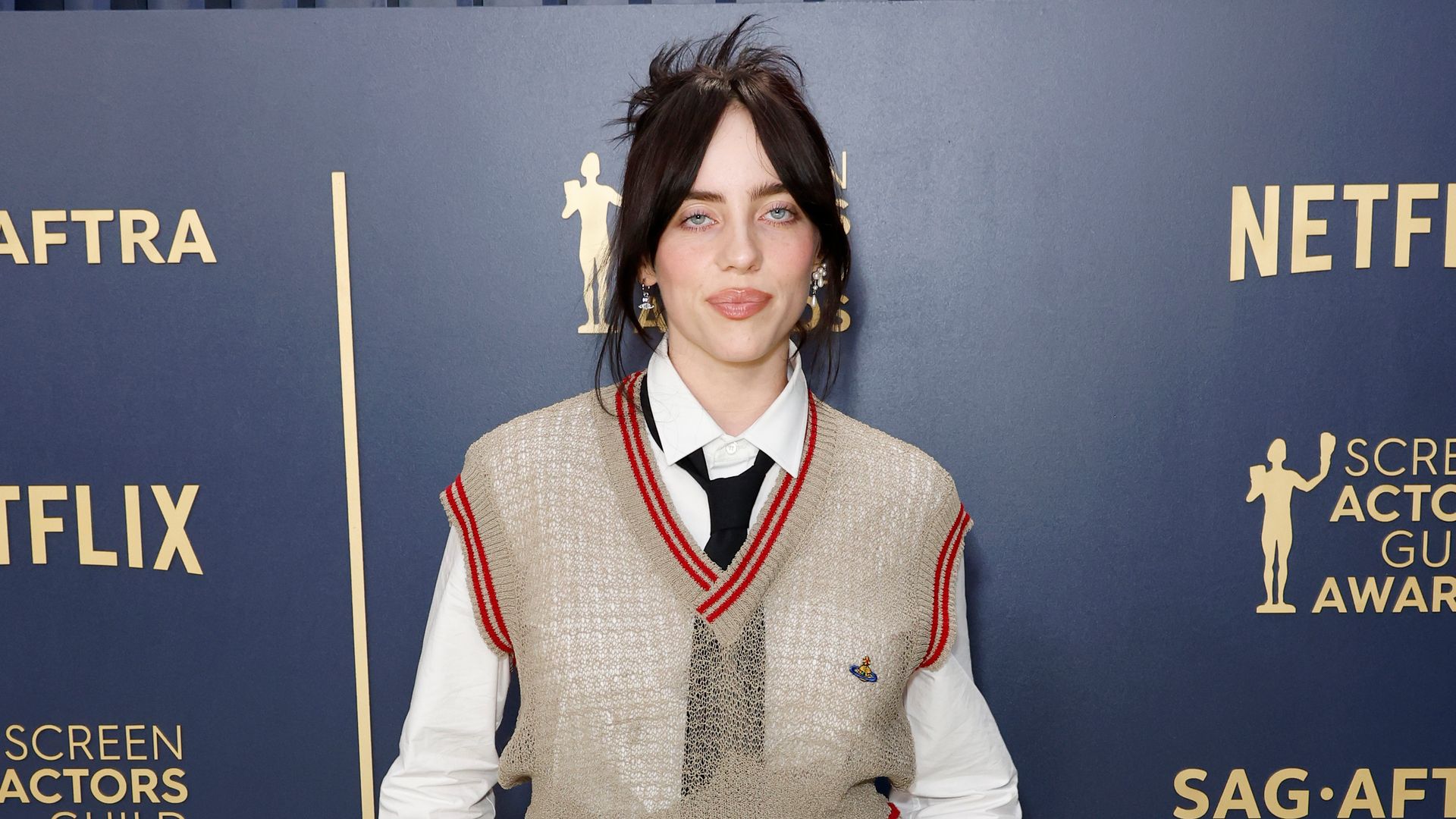 Billie Eilish commands attention with statement hat on Grammys red carpet — photos