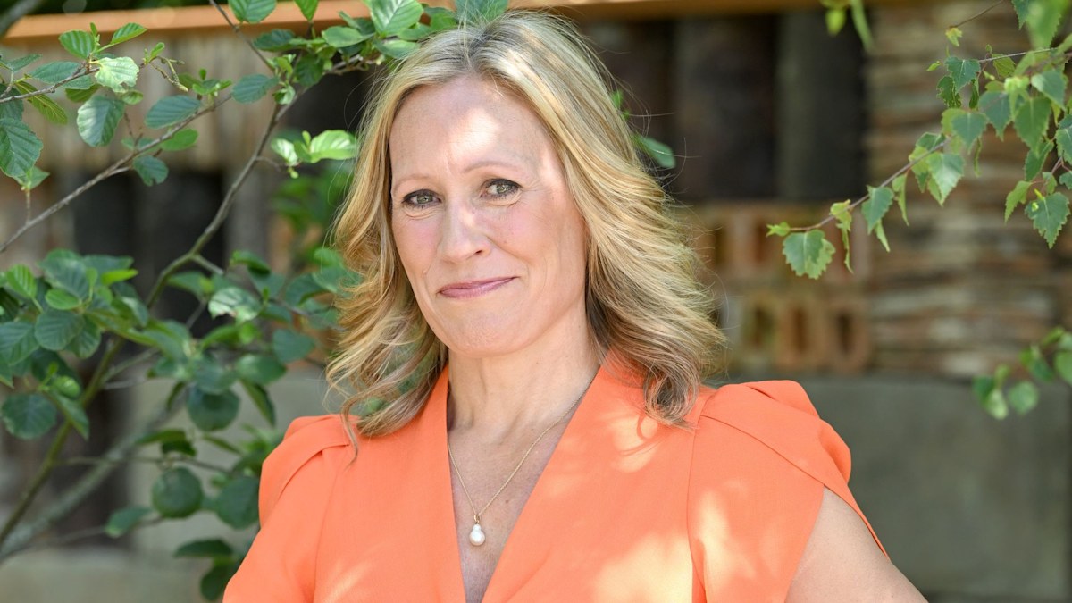 Sophie Raworth's ultra private life away from BBC cameras - including famous sister