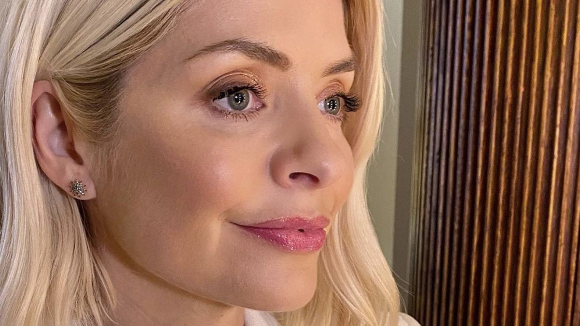 holly willoughby makeup hair instagram