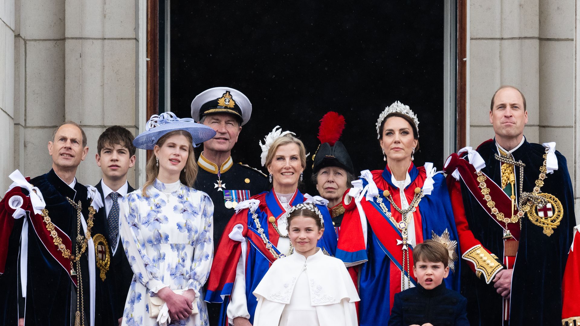 Royals on the balcony at Buckingham Palace 