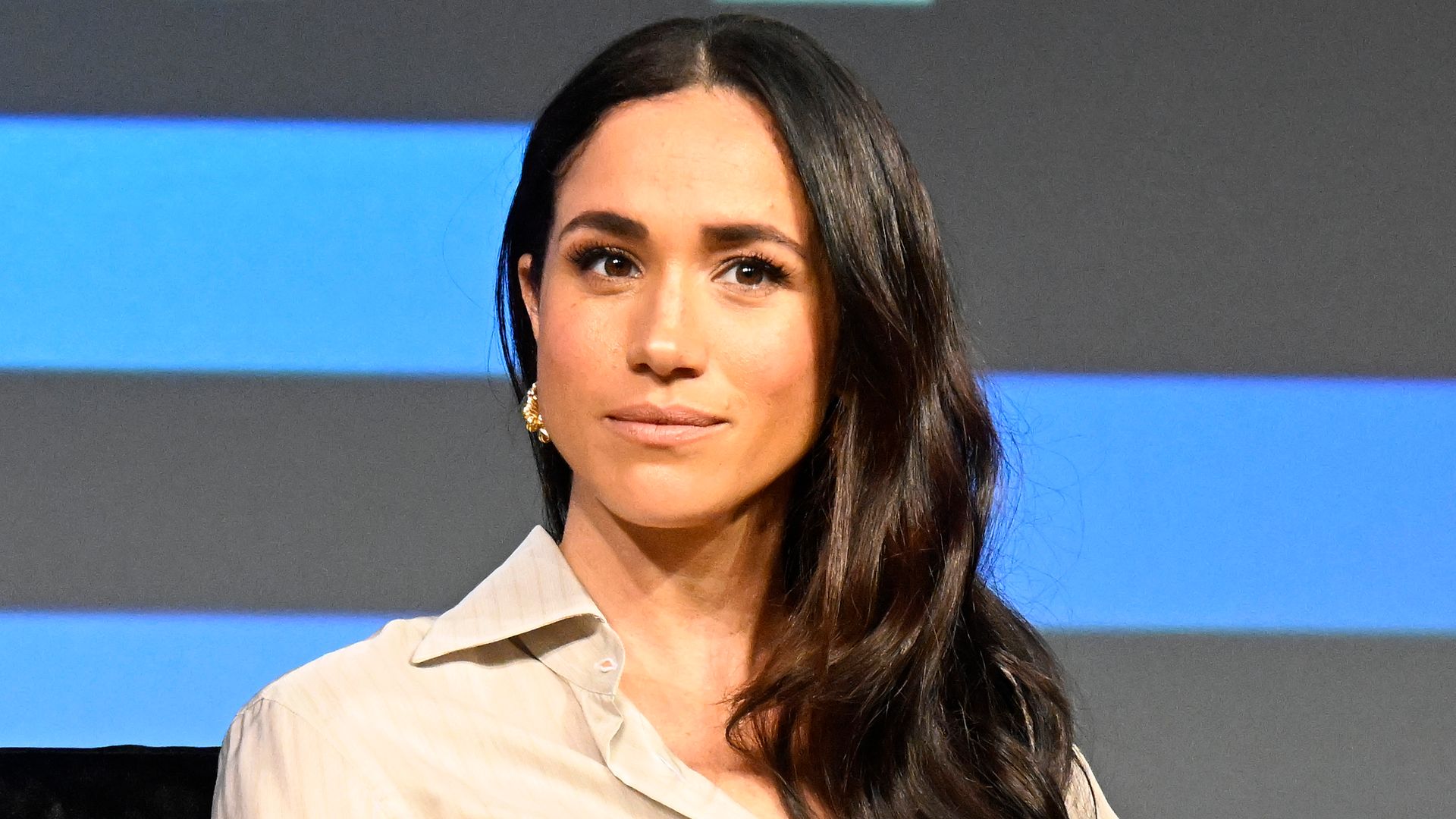 Meghan Markle in cream outfit on stage