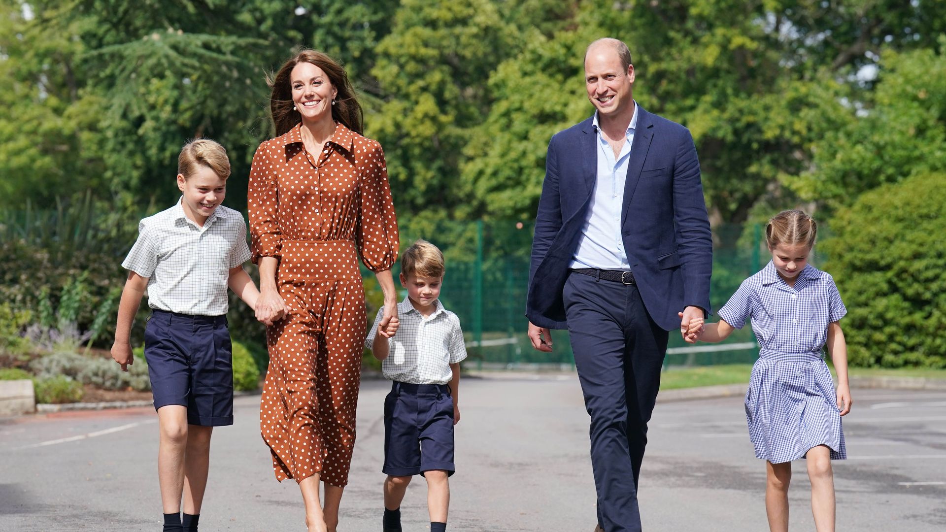 William and Kate drop George, Charlotte and Louis off at Lambrook school