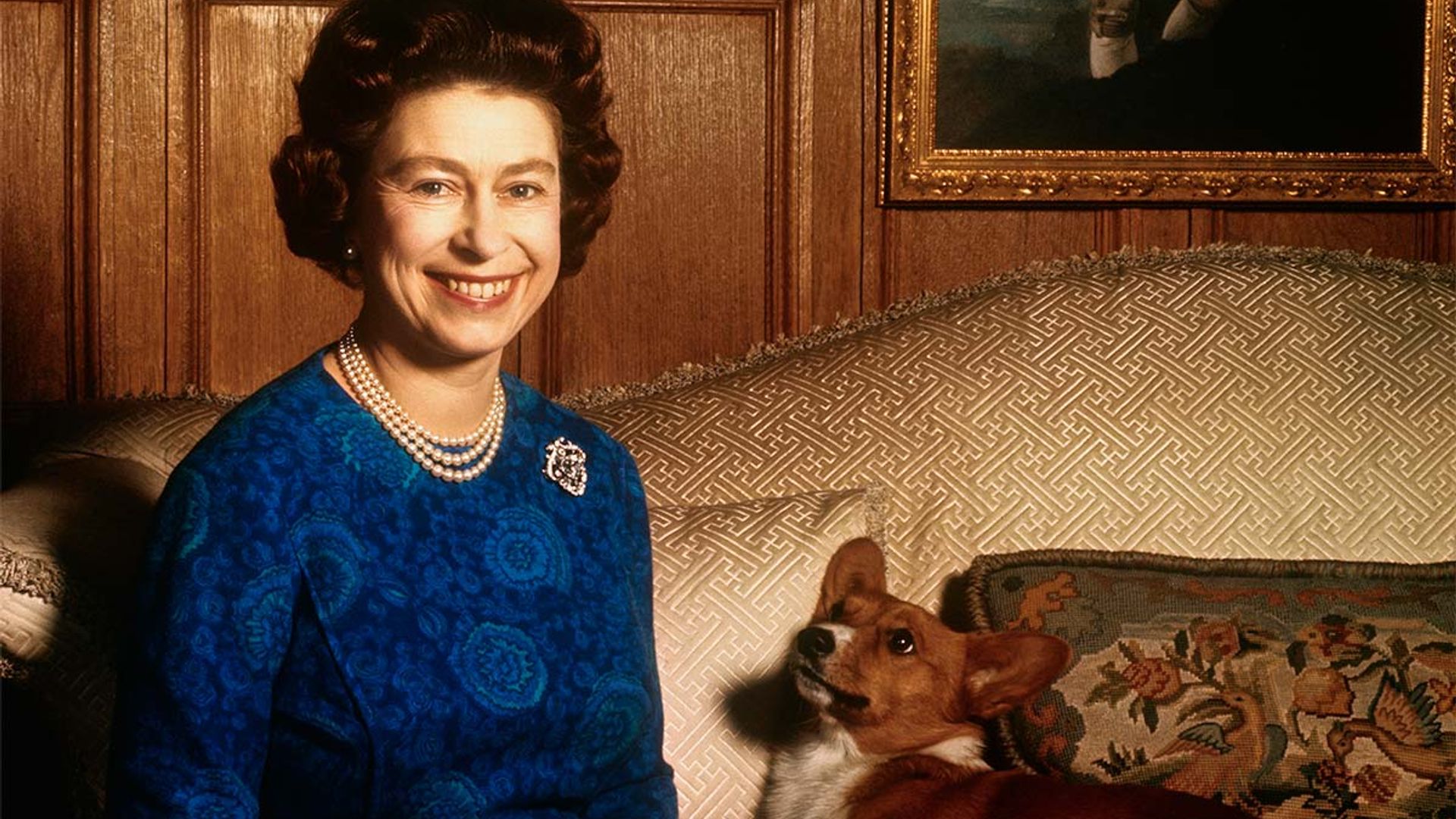queen and her corgi