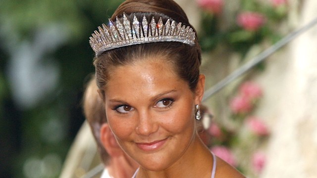 Crown Princess Victoria with tan in lilac dress