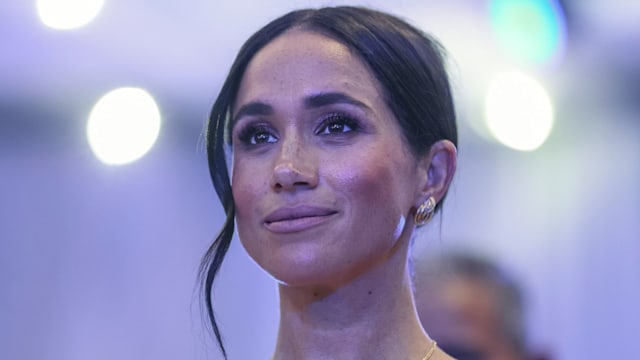 meghan markle in white dress attedning sit out in nigeria 