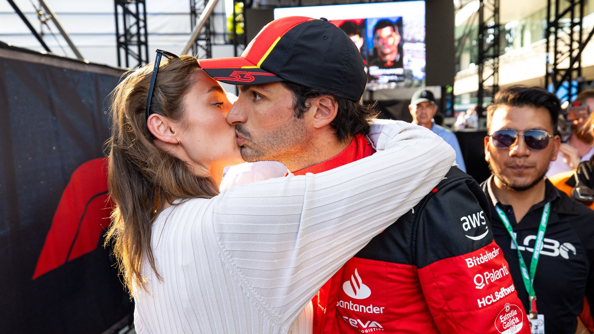 Carlos Sainz Jr and Rebecca Donaldson kissing