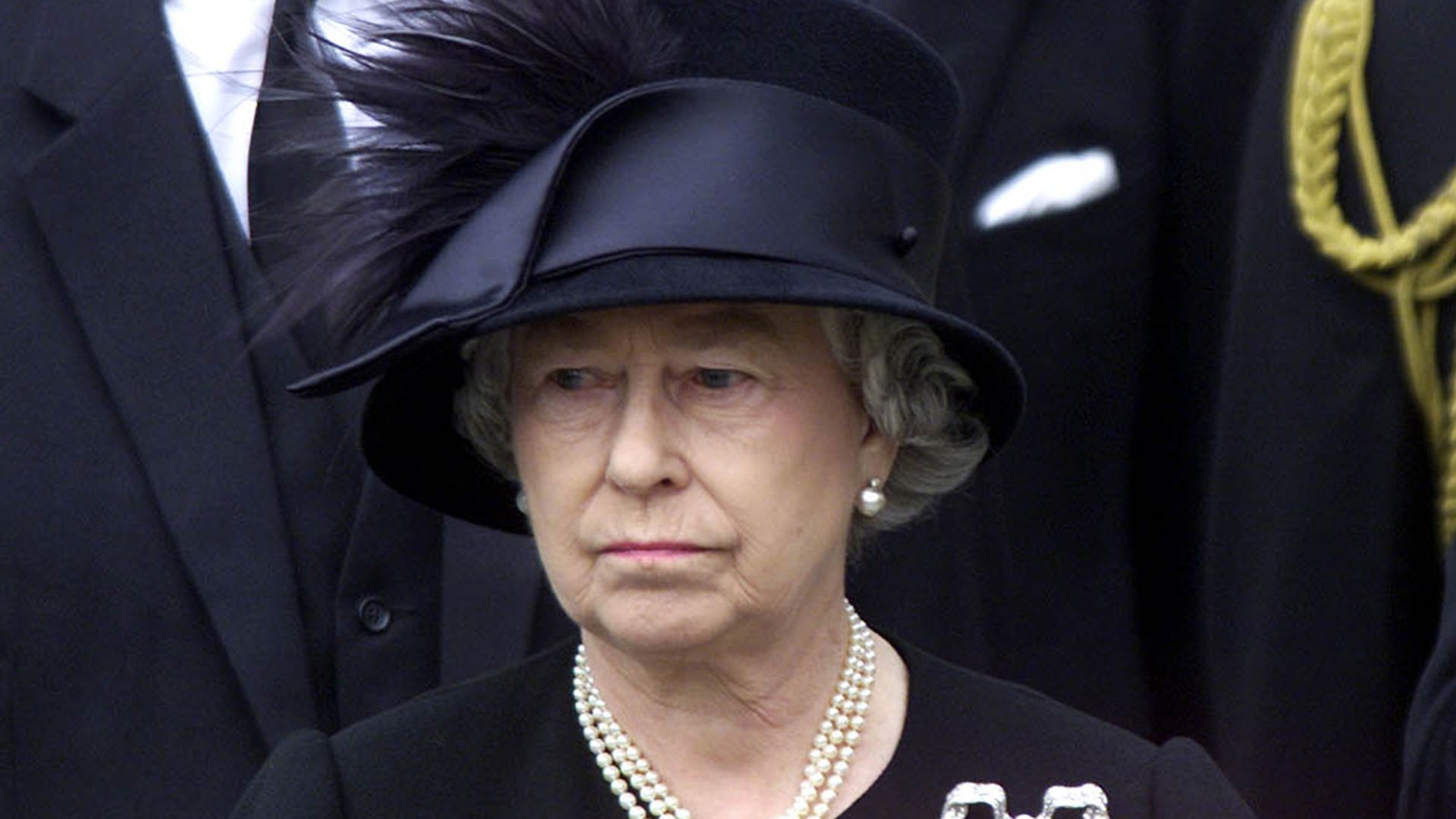 queen mourning