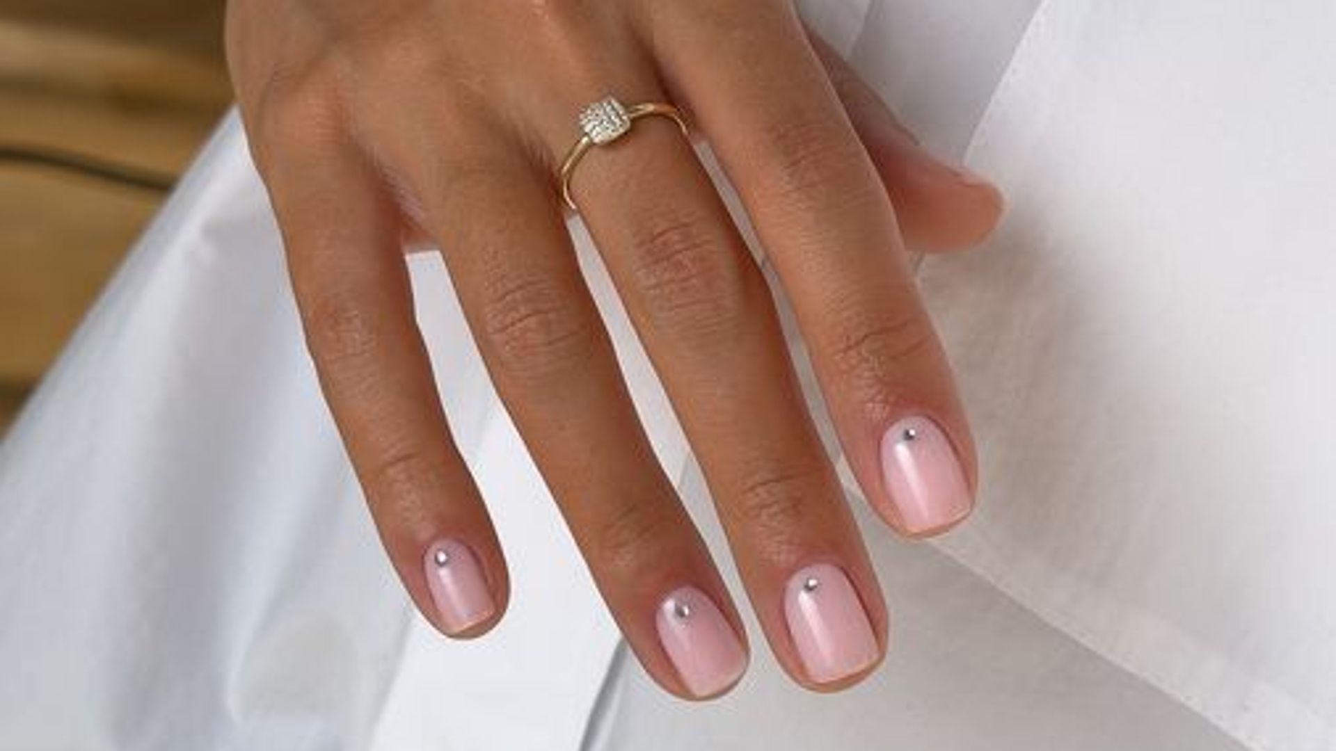 Diamond bridal nails manicures for brides.