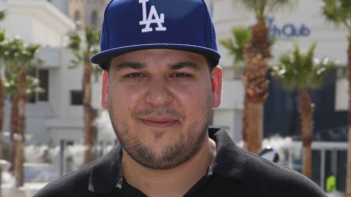 Rob Kardashian poses with his famous family in the swimming pool in a must-see photo that triggers reactions