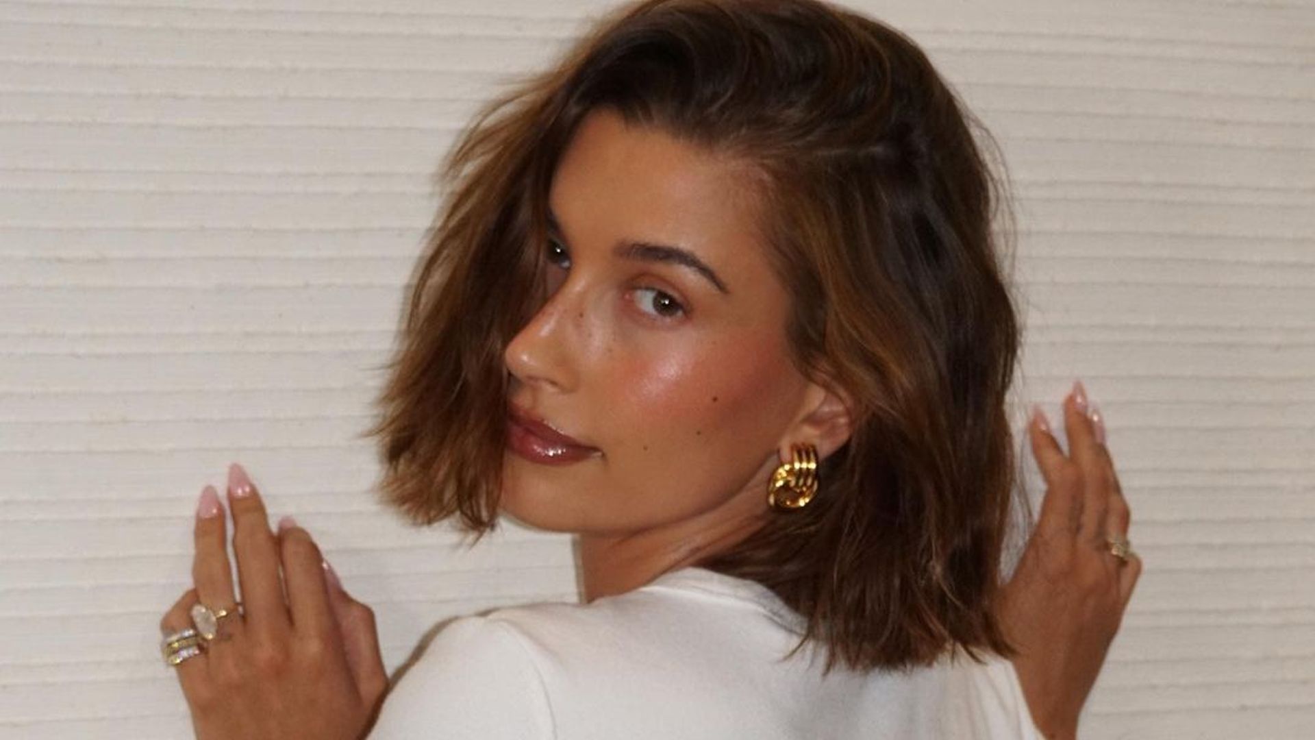 Hailey Bieber brings back the iridescent manicure