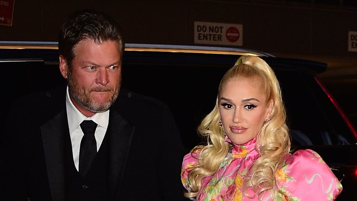 Gwen Stefani and Blake Shelton's controversial AMA's performance leaves fans all saying the same thing