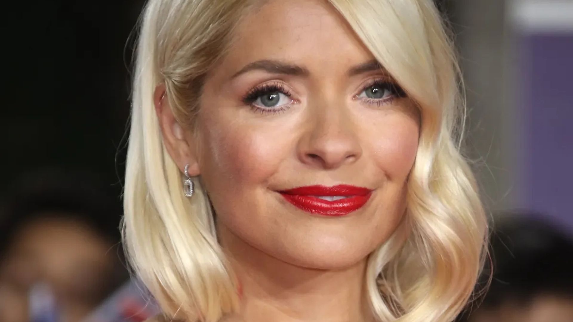 holly willoughby wearing red lip