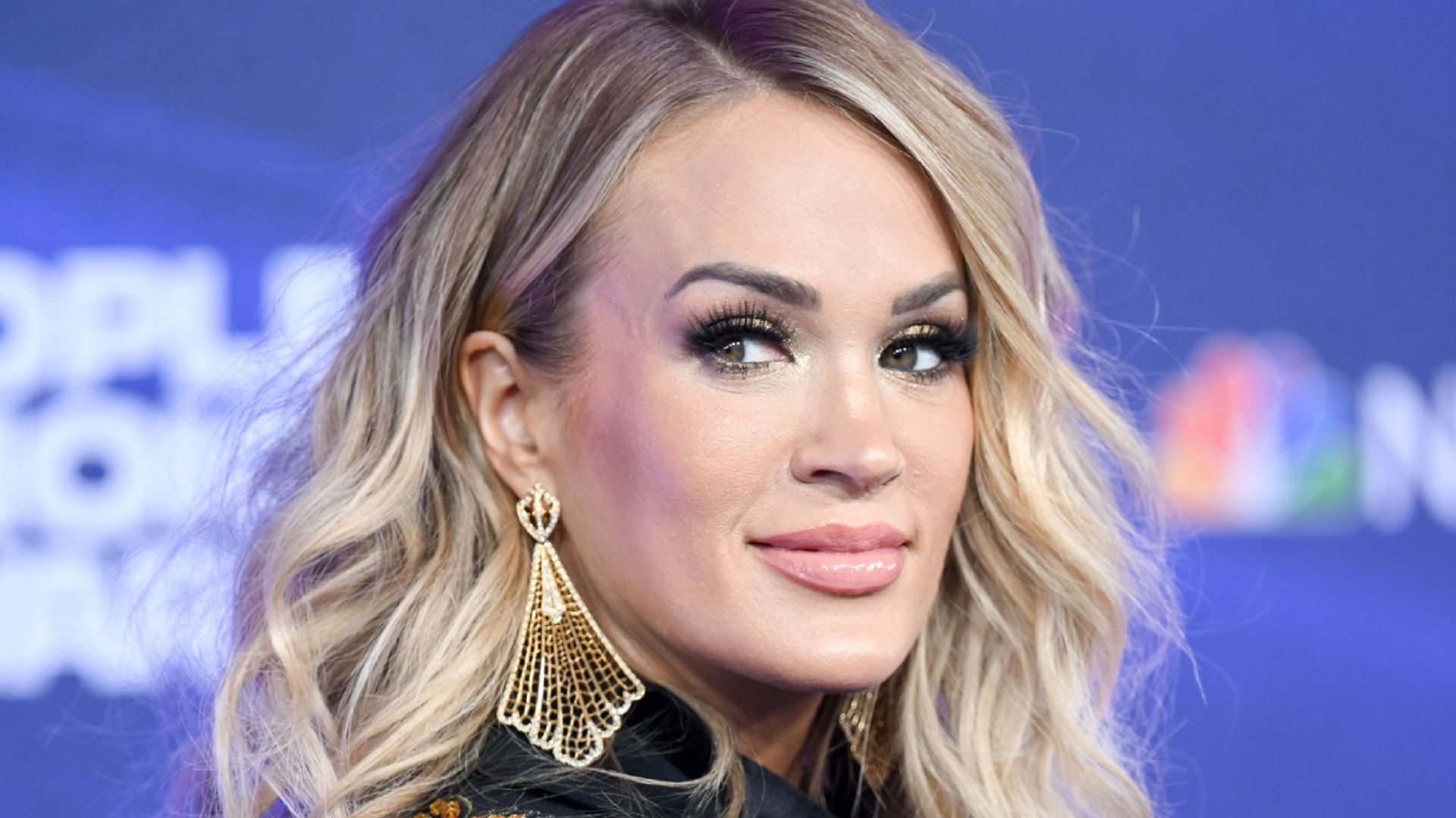 Everything Carrie Underwood Eats in a Day and the Workout Behind Those  Famous Legs - NewBeauty